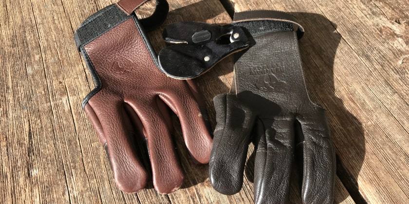 Tab und Schießhandschuh